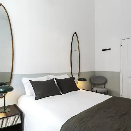 Daire Downtown Flat With Design And Comfort At Downtown, 3rd-floor No Lift Lisboa