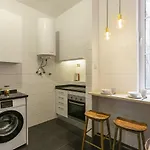 Apartament Downtown Flat With Design And Comfort At Downtown, 3rd-floor No Lift *