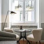 Downtown Flat With Design And Comfort At Downtown, 3rd-floor No Lift ליסבון
