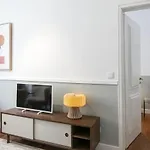 Downtown Flat With Design And Comfort At Downtown, 3rd-floor No Lift Apartament Lizbona