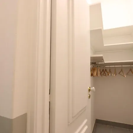 Apartamento Downtown Flat With Design And Comfort At Downtown, 3rd-floor No Lift