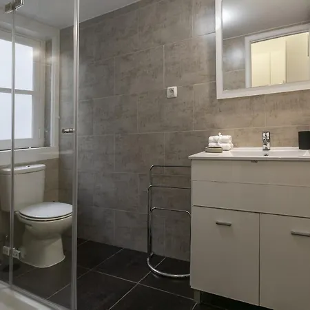 Downtown Flat With Design And Comfort At Downtown Apartment